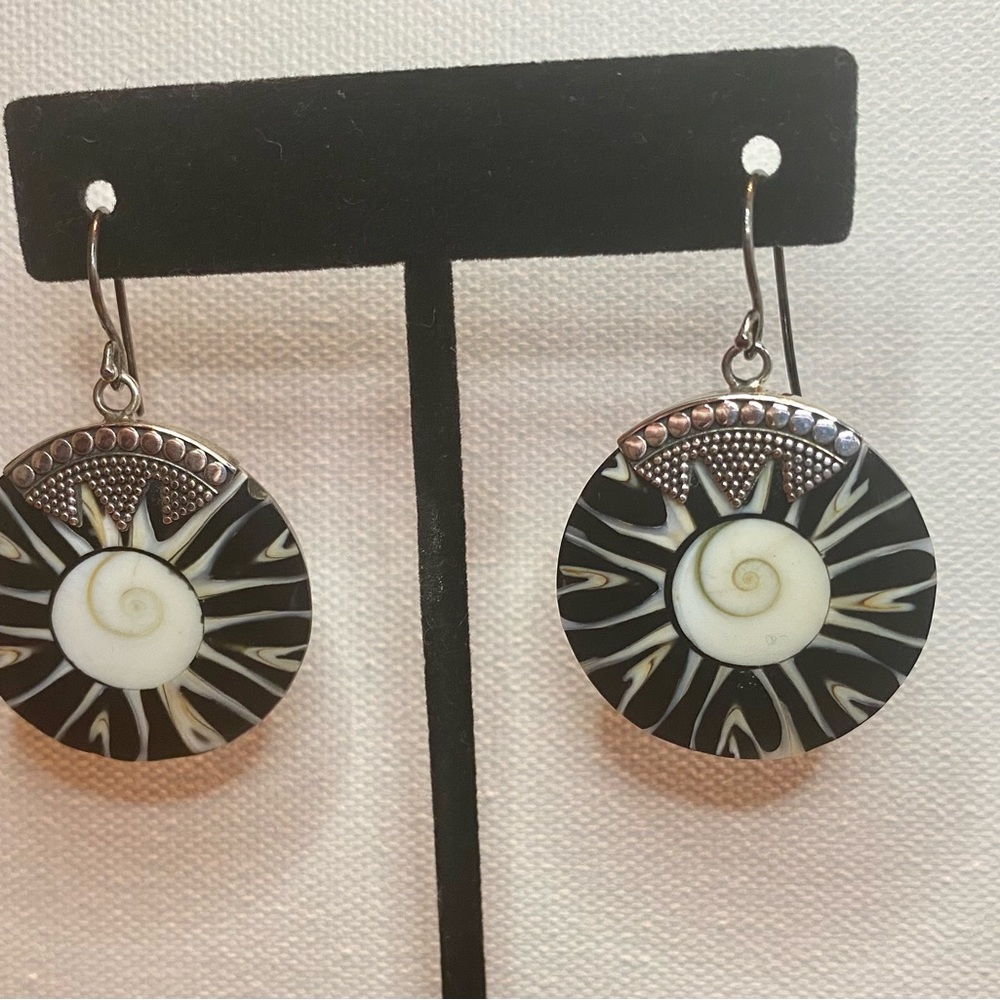 Silver Shell earrings - Picture 3 of 7
